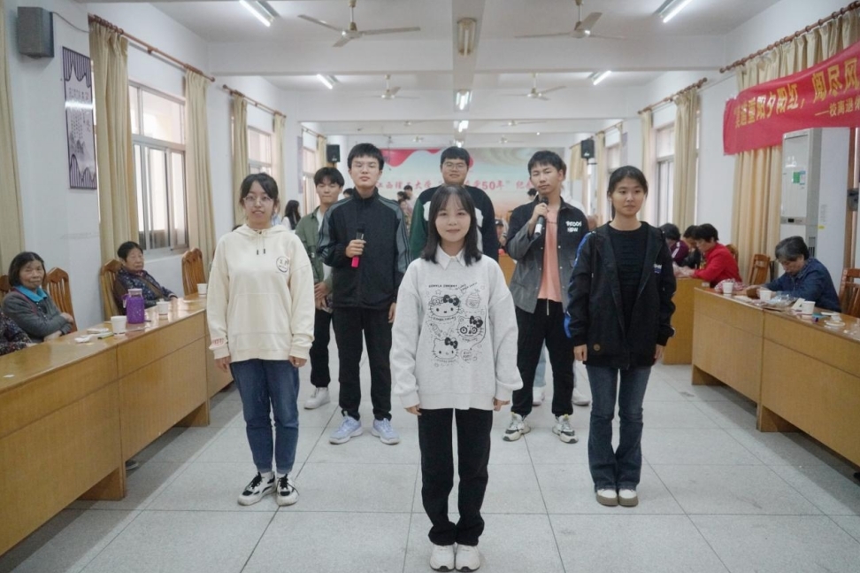 直播性爱-成人性爱直播-欧美性爱直播
：情系重阳 暖心关怀